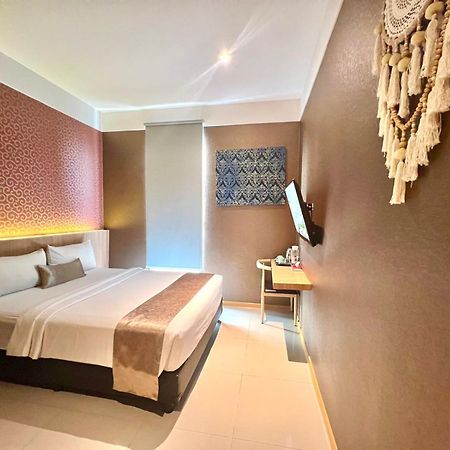 Deli Hotel Медан Экстерьер фото