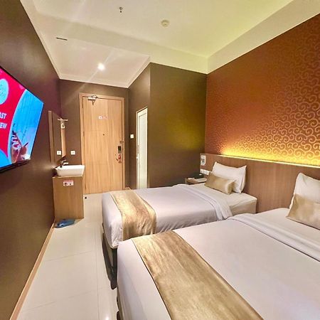 Deli Hotel Медан Экстерьер фото