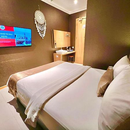 Deli Hotel Медан Экстерьер фото