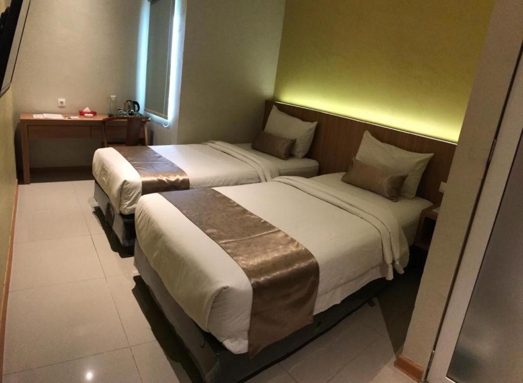 Deli Hotel Медан Экстерьер фото