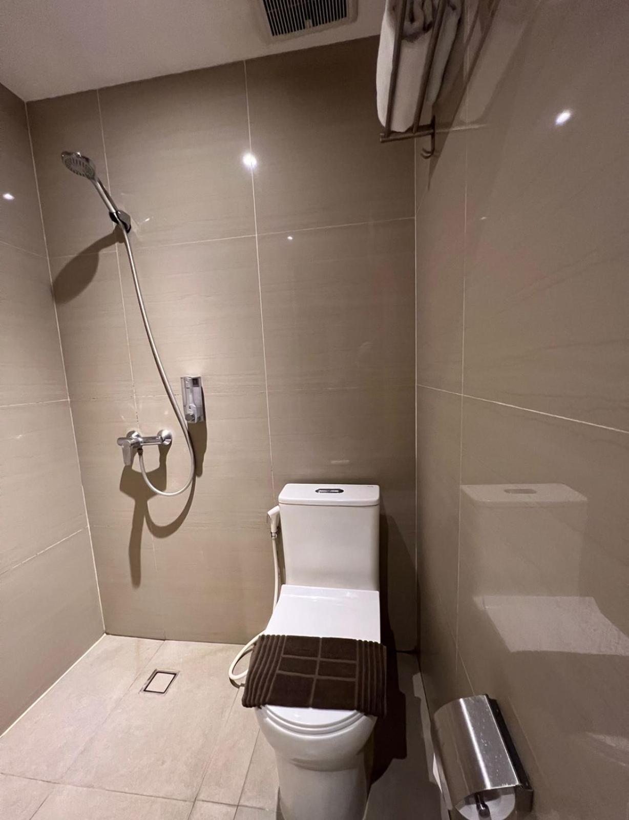 Deli Hotel Медан Экстерьер фото