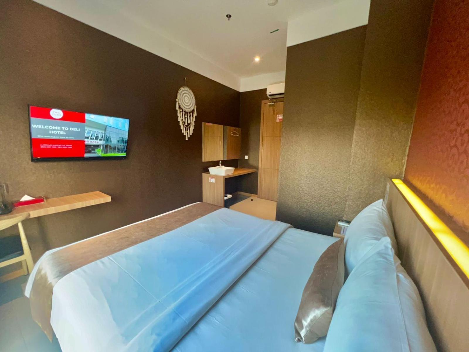 Deli Hotel Медан Экстерьер фото