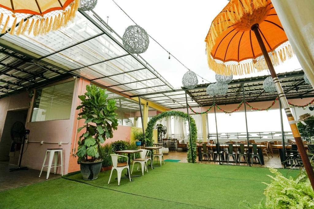 Deli Hotel Медан Экстерьер фото