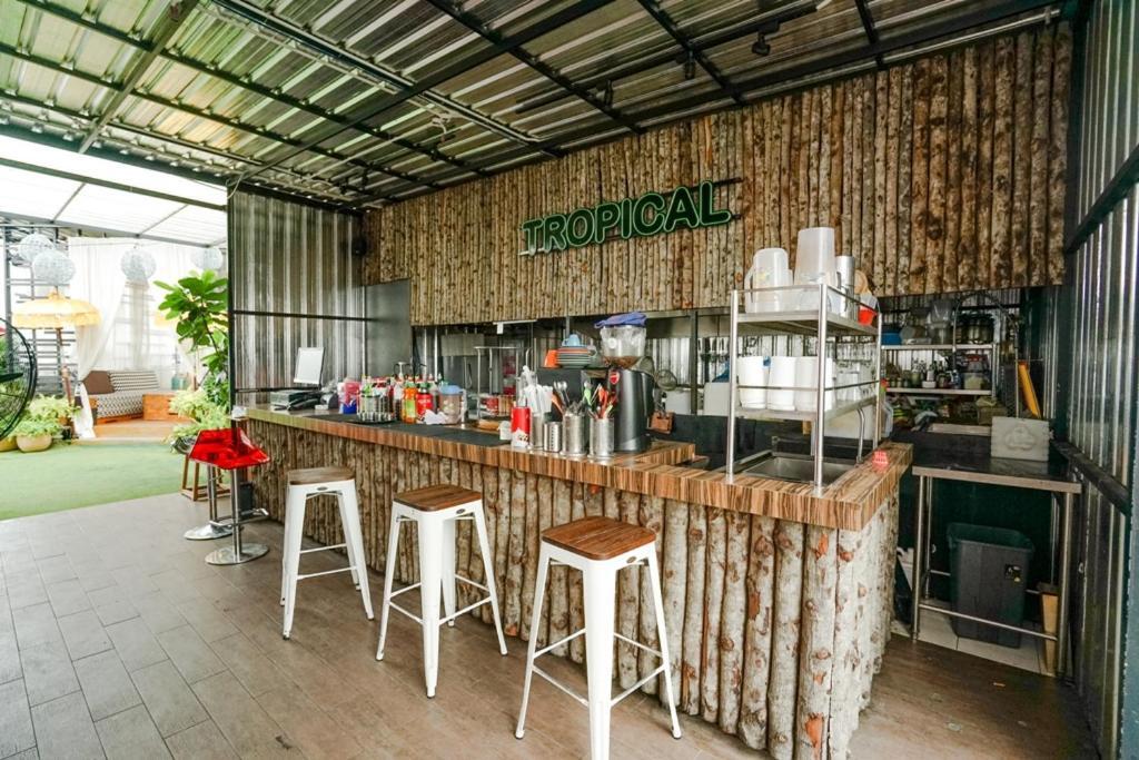 Deli Hotel Медан Экстерьер фото