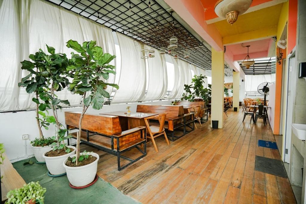 Deli Hotel Медан Экстерьер фото